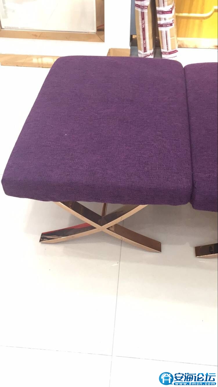 凳子，里面是皮是紫色，外面是紫色沙发套